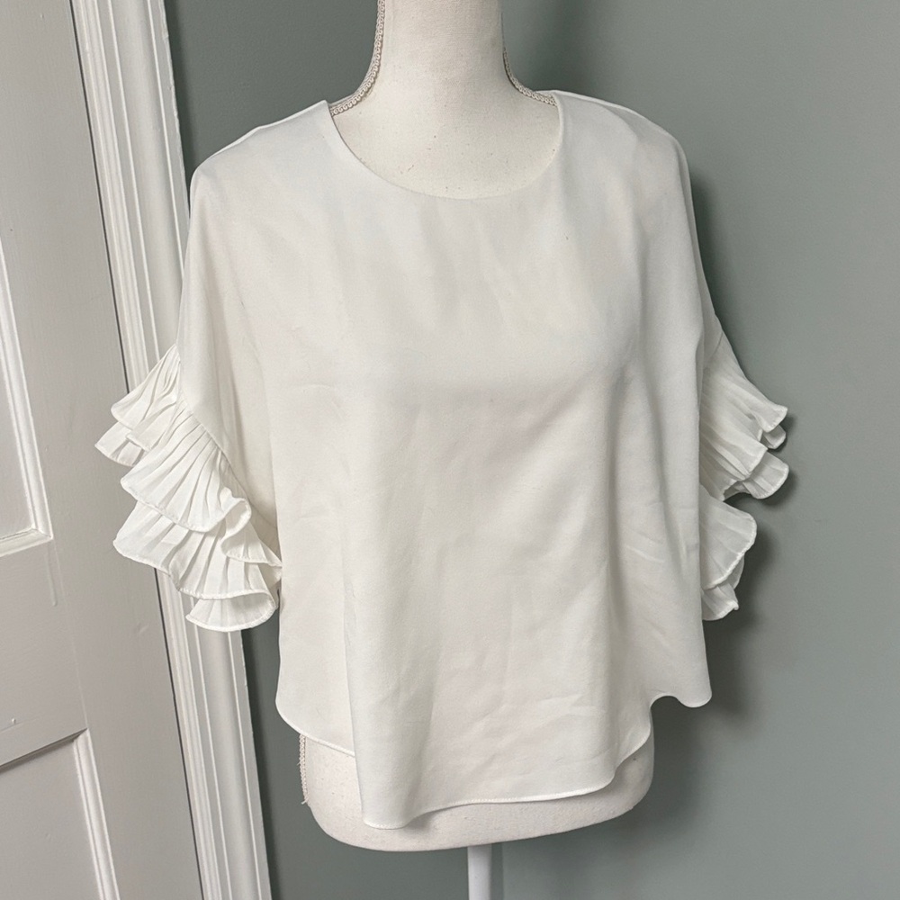 Ontwelfth Elegant White Ruffle Sleeve Top Size Small‎
